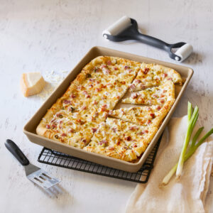 Pampered Chef Set Flammkuchenliebe mit Großem Ofenzauberer Teigroller und Servierheber